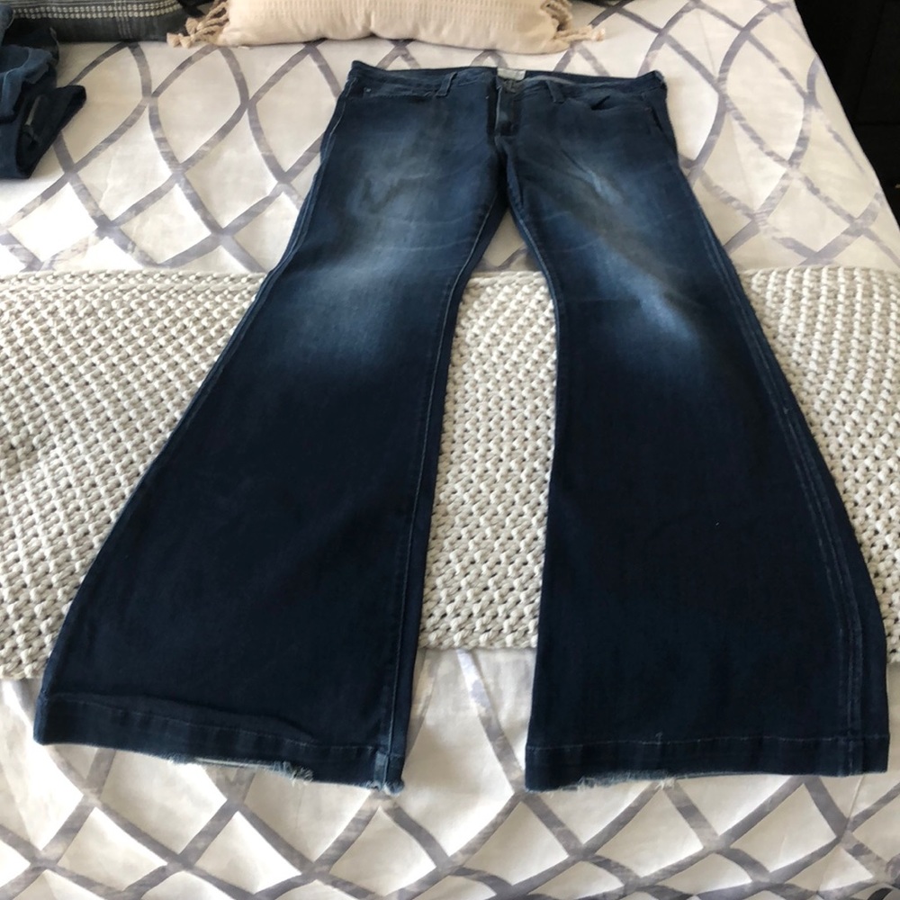 Hudson. Dark wash. Wide leg. Size 32